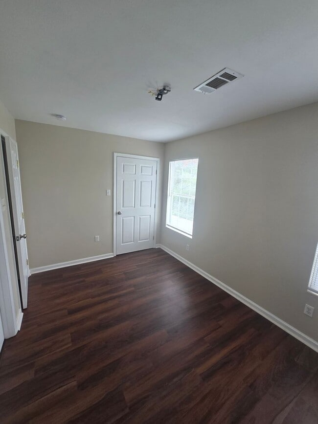 Building Photo - Charming 2 Bedroom Single Family Home