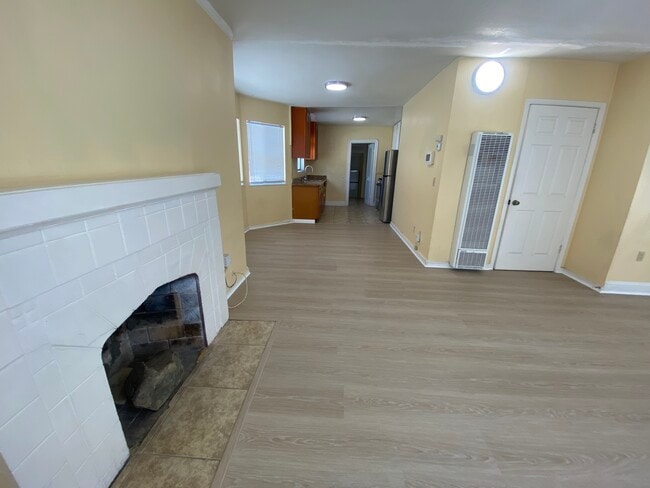 Building Photo - 914 Alice Ave