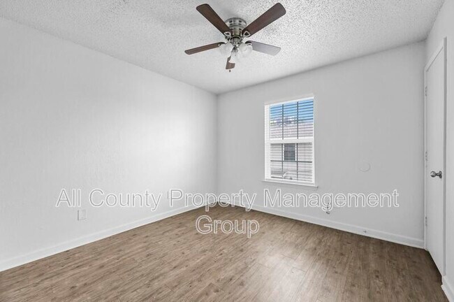 Building Photo - 4921 Miller Ave