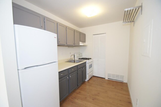Building Photo - 2435 Grays Ferry Ave