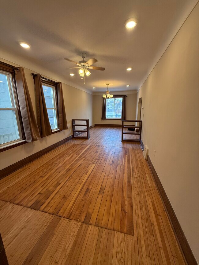 Building Photo - 713 Clairmount Ave