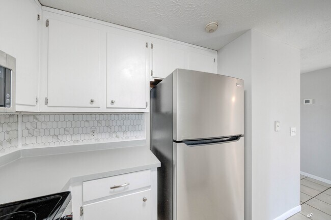 Building Photo - 1125 Bradley Cir