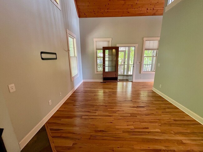 Building Photo - Central AVL - Custom Built, Made for Enter...