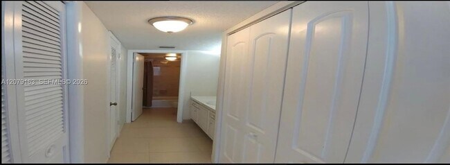 Building Photo - 18011 Biscayne Blvd