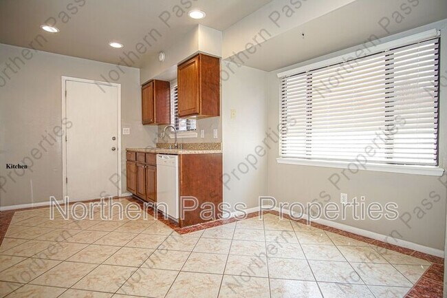 Building Photo - 5125 Round Rock Dr
