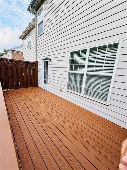 Building Photo - 3329 Chastain Gardens Dr NW
