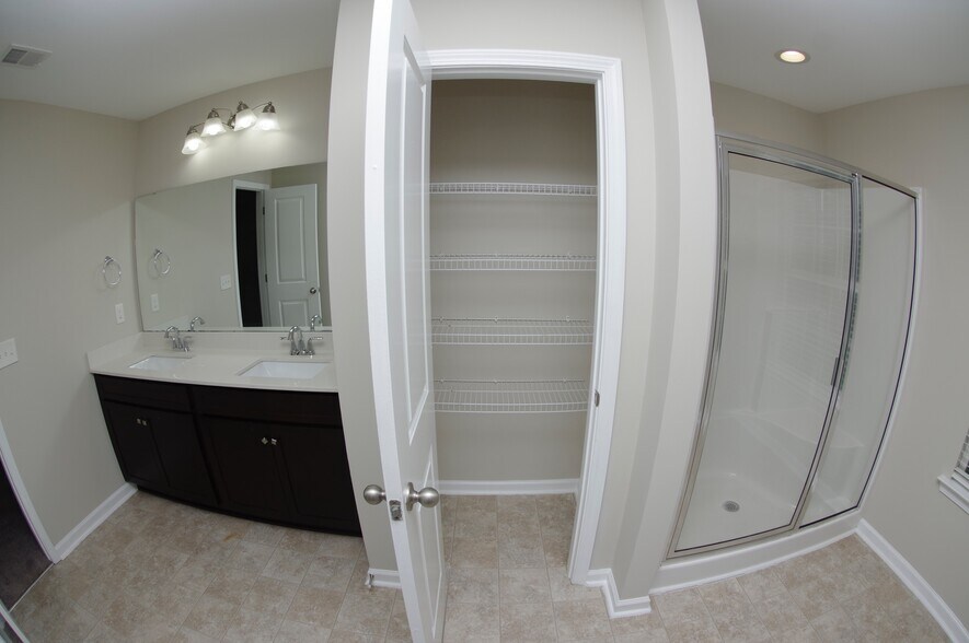 Building Photo - 129 Vermillion Dr
