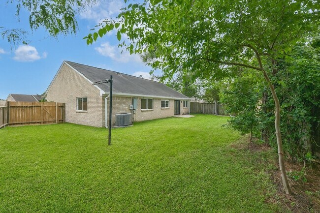 Building Photo - 17910 Great Glen Dr