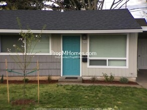 Building Photo - 6933 NE Clackamas St