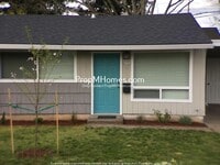 Building Photo - Updated One Bedroom Duplex in Montavilla!