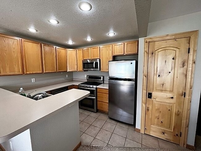 Building Photo - 592 Meadow Wood Cir