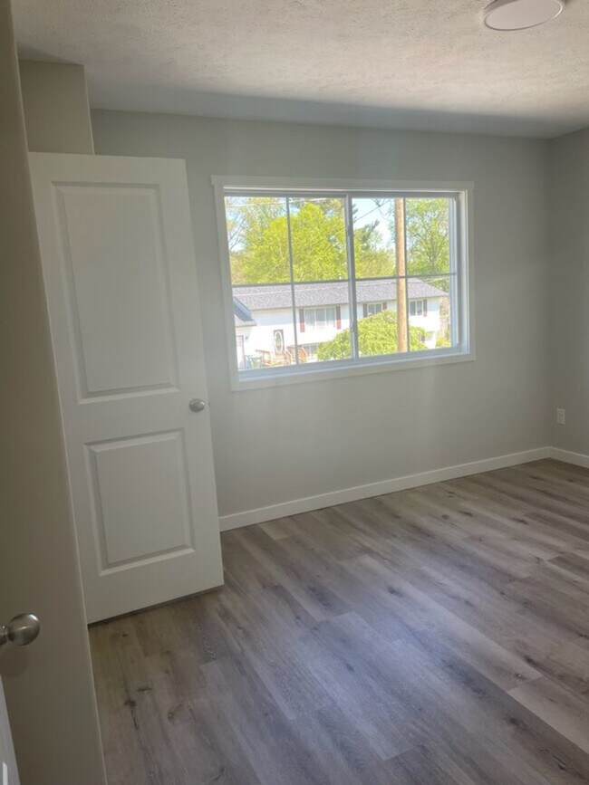 Building Photo - 3 Bedroom Quiet neighborhood