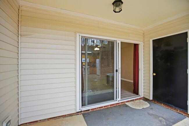 Building Photo - 3 Bedroom 2 Bath