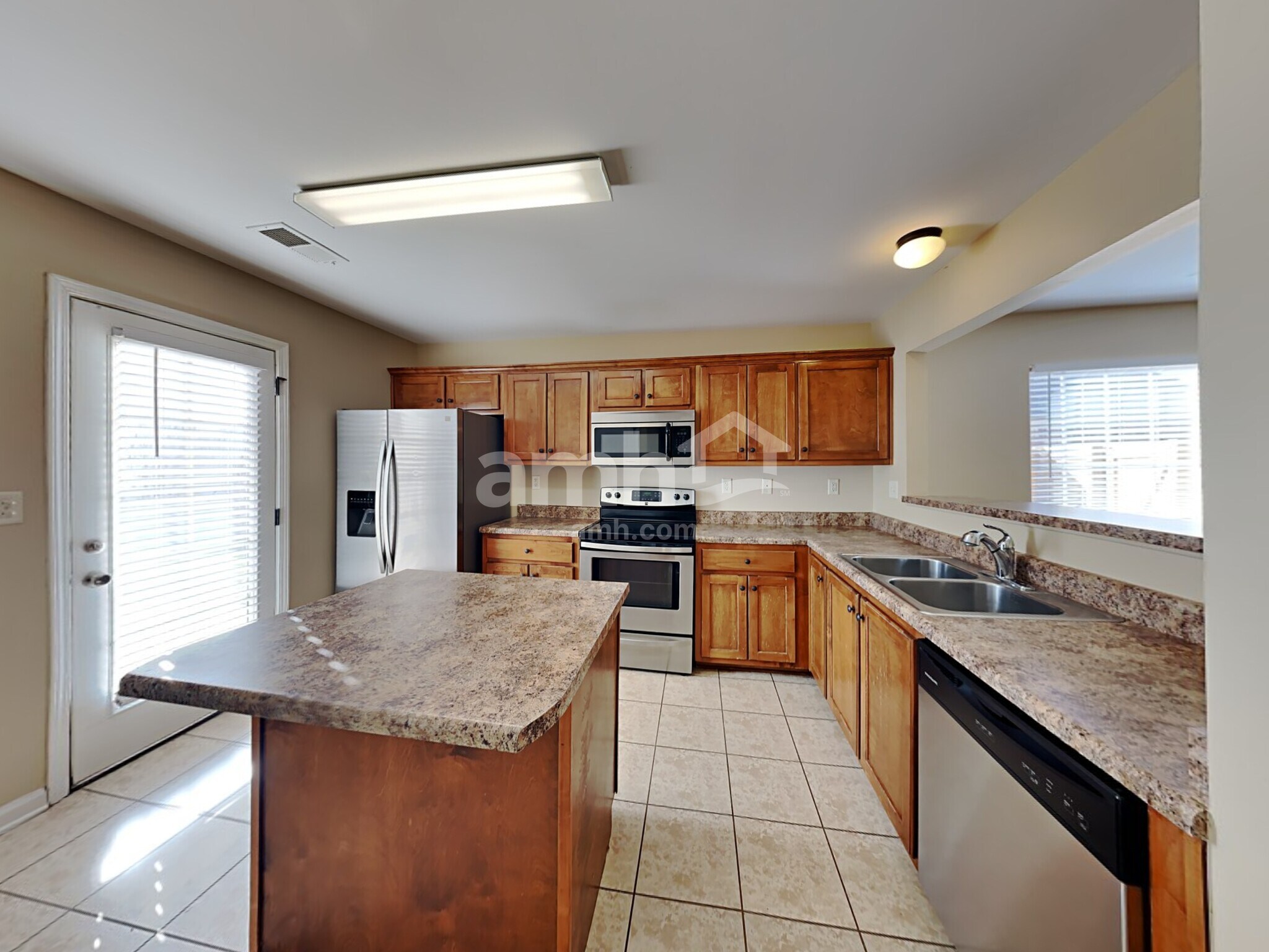 Building Photo - 5883 Savannah Pky