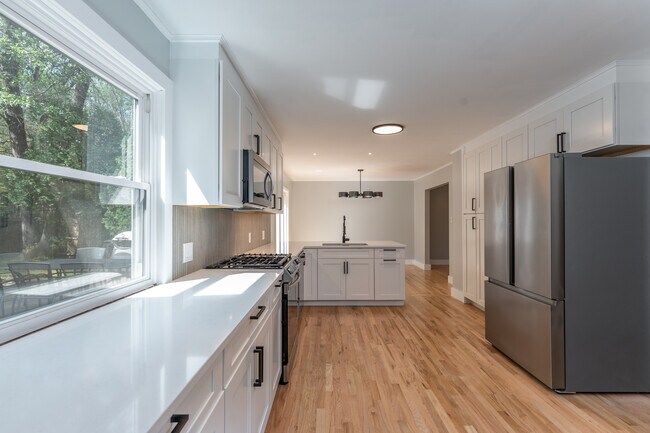 Building Photo - 3 Heather Ln