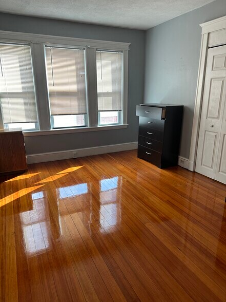 Building Photo - 24 Olcott St