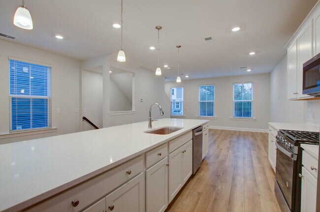 Building Photo - 1237 Tice Ln