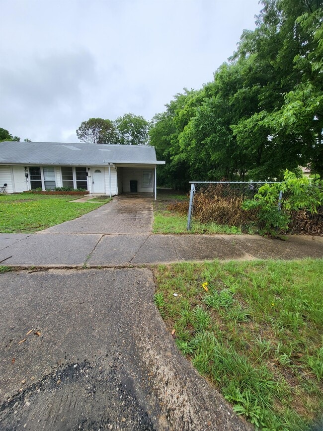 Primary Photo - 1112 Williamson Dr