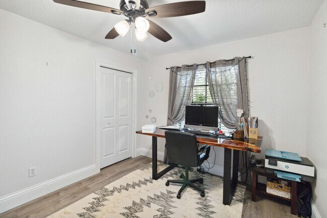 Building Photo - MOVE-IN SPECIAL - Beautiful 3/2 Home in Ba...