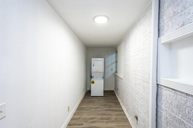 Building Photo - 1420 Corpus Christi St