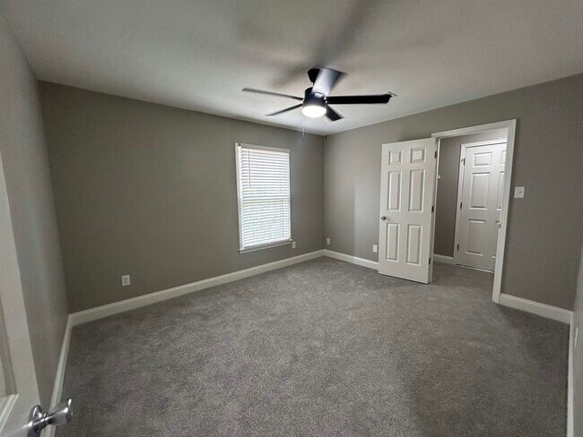 Building Photo - 4031 Sawgrass Dr