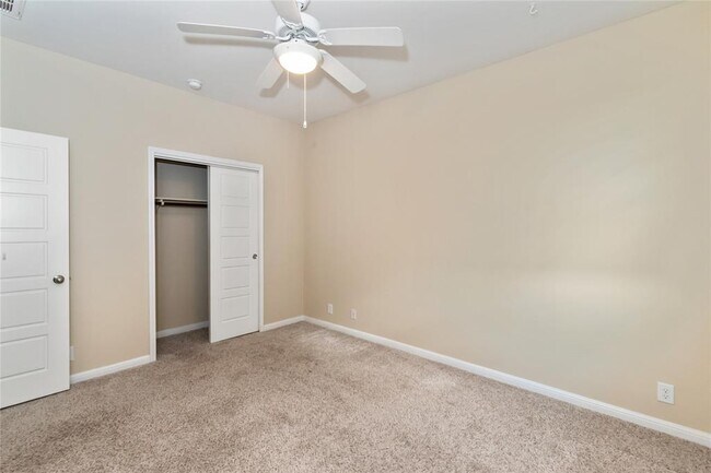 Building Photo - 13400 Briarwick Dr