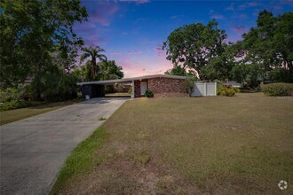 Building Photo - 802 W Russell Dr