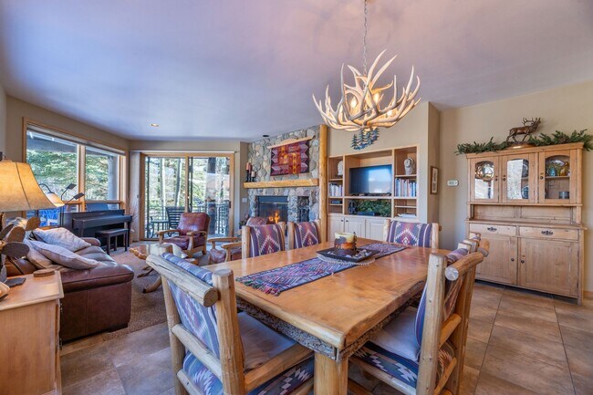 Building Photo - Attached garage! Beautiful views! Heart of...