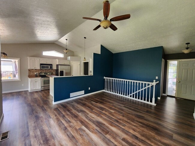 Building Photo - 3Bd 2BA near Jefferson Highschool!