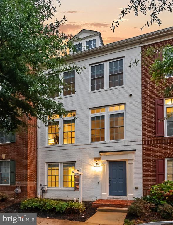 Building Photo - 904 W Glebe Rd