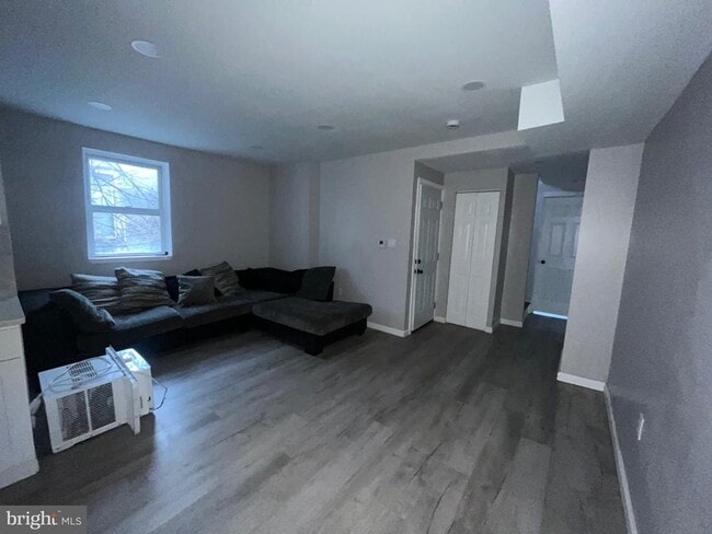 Building Photo - 6413 Buist Ave