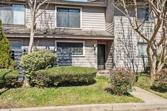 Building Photo - 1838 Fernspring Cove