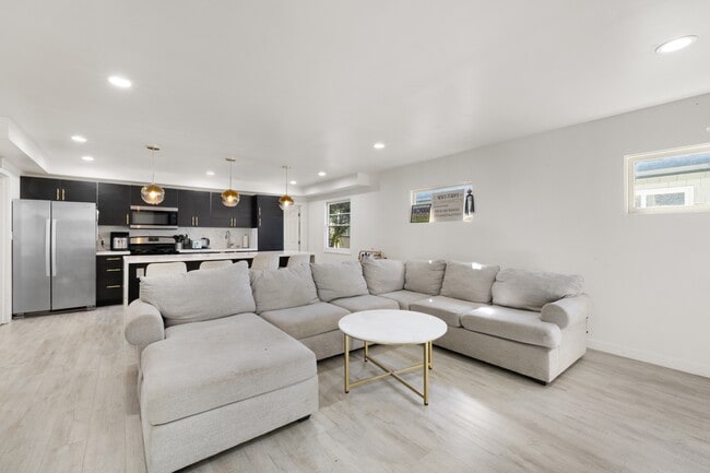 Building Photo - 6162 Mary Ln Dr