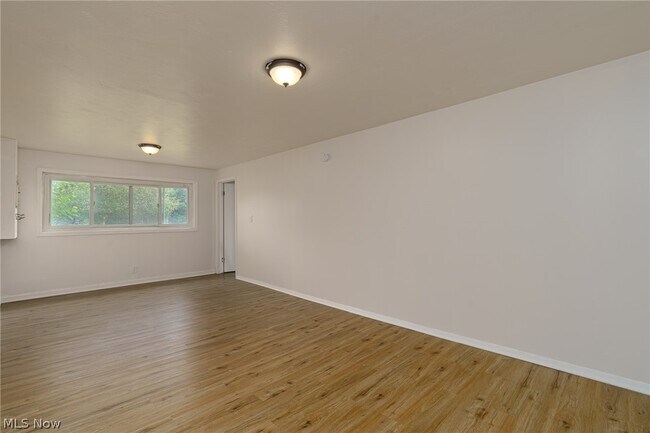 Building Photo - 9081 Royalton Rd