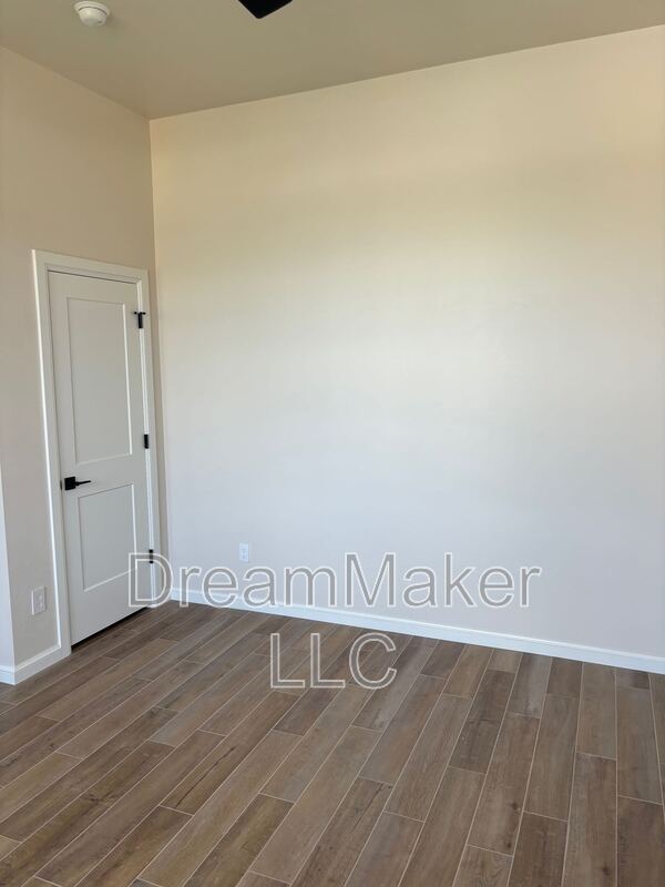 Building Photo - 3002 Hollow Crest Ln