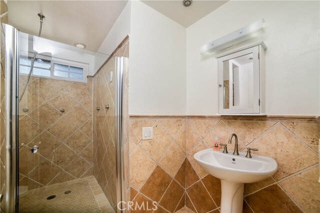 Building Photo - 1728 W Phillips Dr