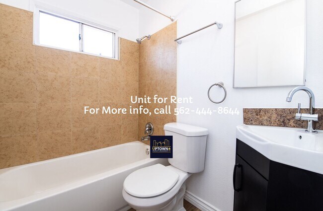 Building Photo - House - 2 Bedrooms / 1 Bathroom / Downey