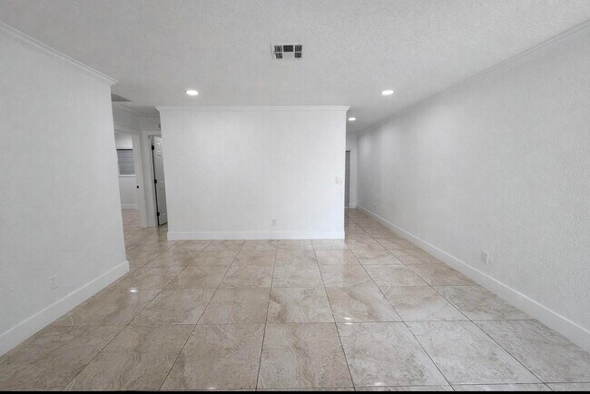 Building Photo - 734 Neil Rd