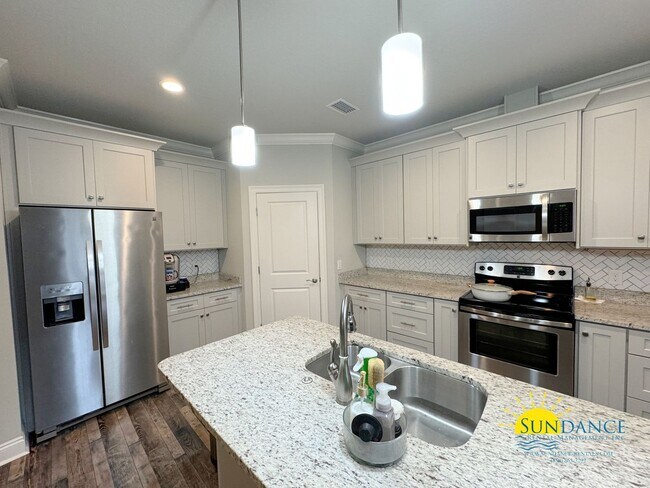 Building Photo - Exquisite 4 Bedroom Home in Navarre Near Beaches & Amenities!