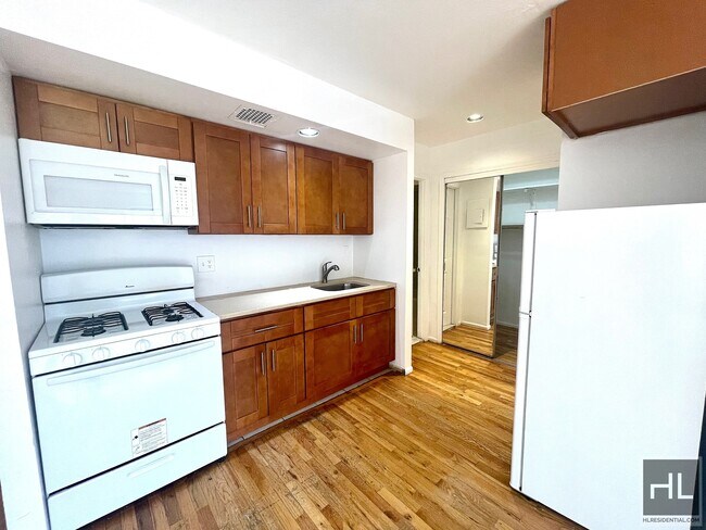 Building Photo - 76 ROAD