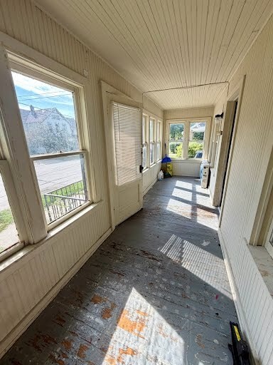 enclosed front porch - 914 S 16th St