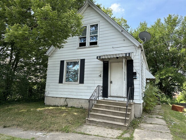 Building Photo - 2 br, 1 bath House - 1717 North Gale Avenue