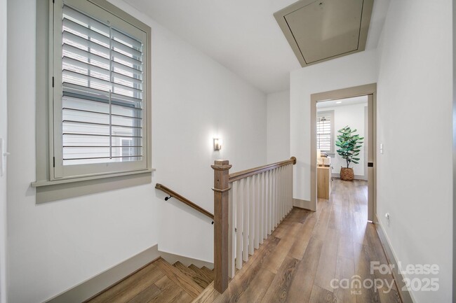 Building Photo - 567 Plowman Ln