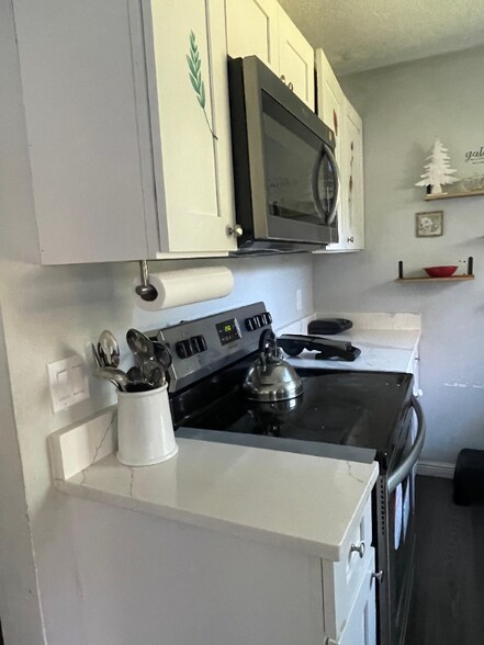 Building Photo - 5525 Lunsford Dr