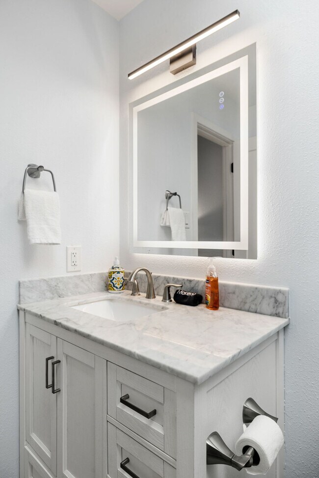 Building Photo - 8259 E Mulberry Ln