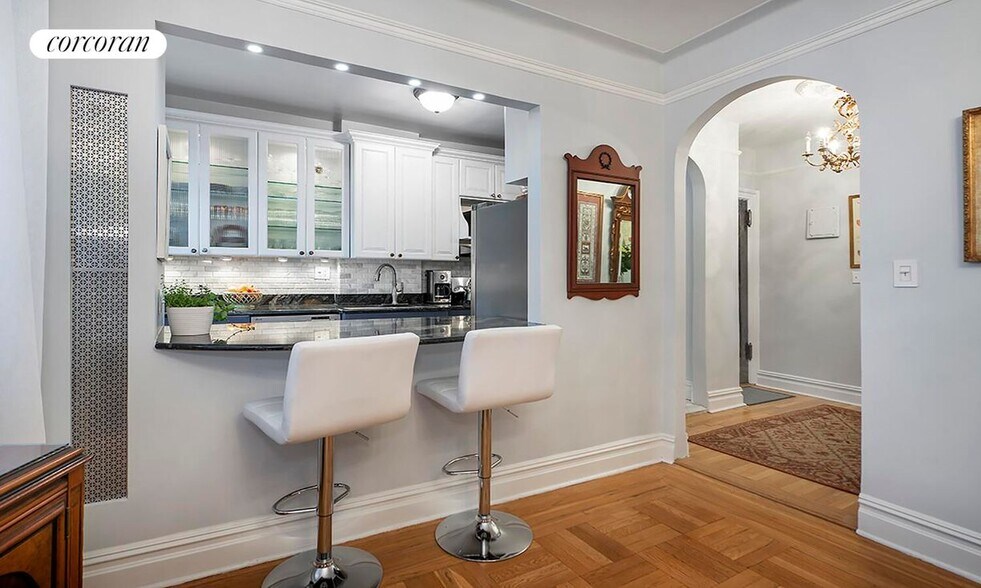 Building Photo - 333 E 80th St