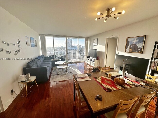 Building Photo - 7601 E Treasure Dr