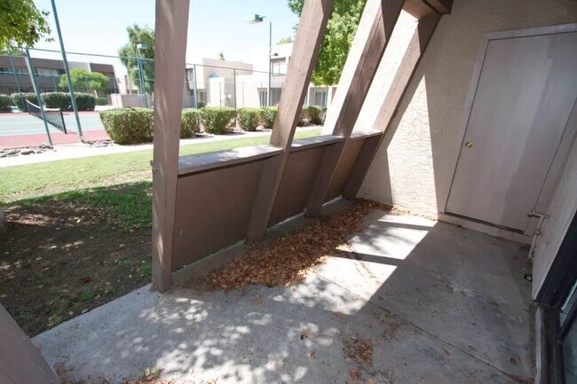 Building Photo - 3-Bedroom Tempe Condo with 2.5 bathrooms -...