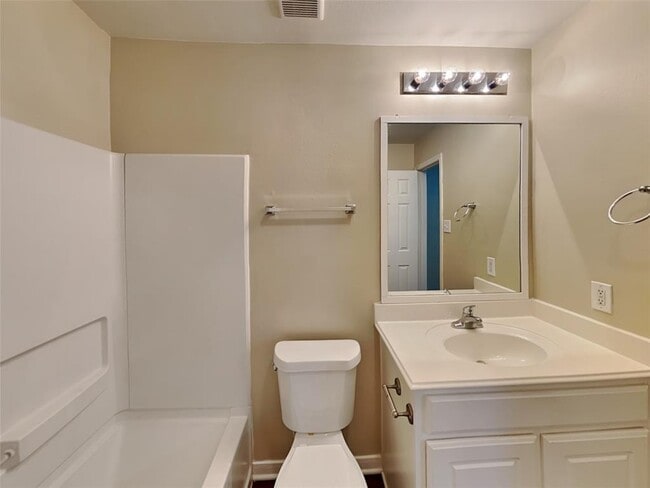 Building Photo - 28926 Village Creek Loop