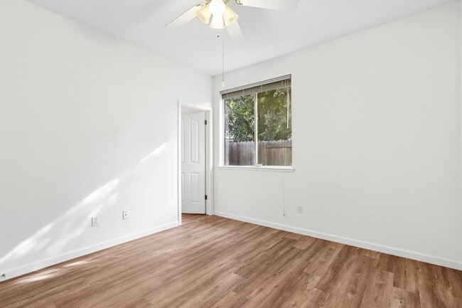Building Photo - Single-Story 3-Bedroom with 3-Car Garage in Mace Ranch